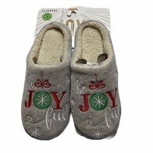 Joy Slippers Size Small 5-6 NWT